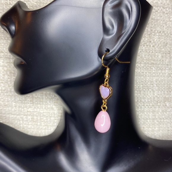 Pink Heart Pearlescent Tear Drop Dangle Earrings NWT - Picture 2 of 4